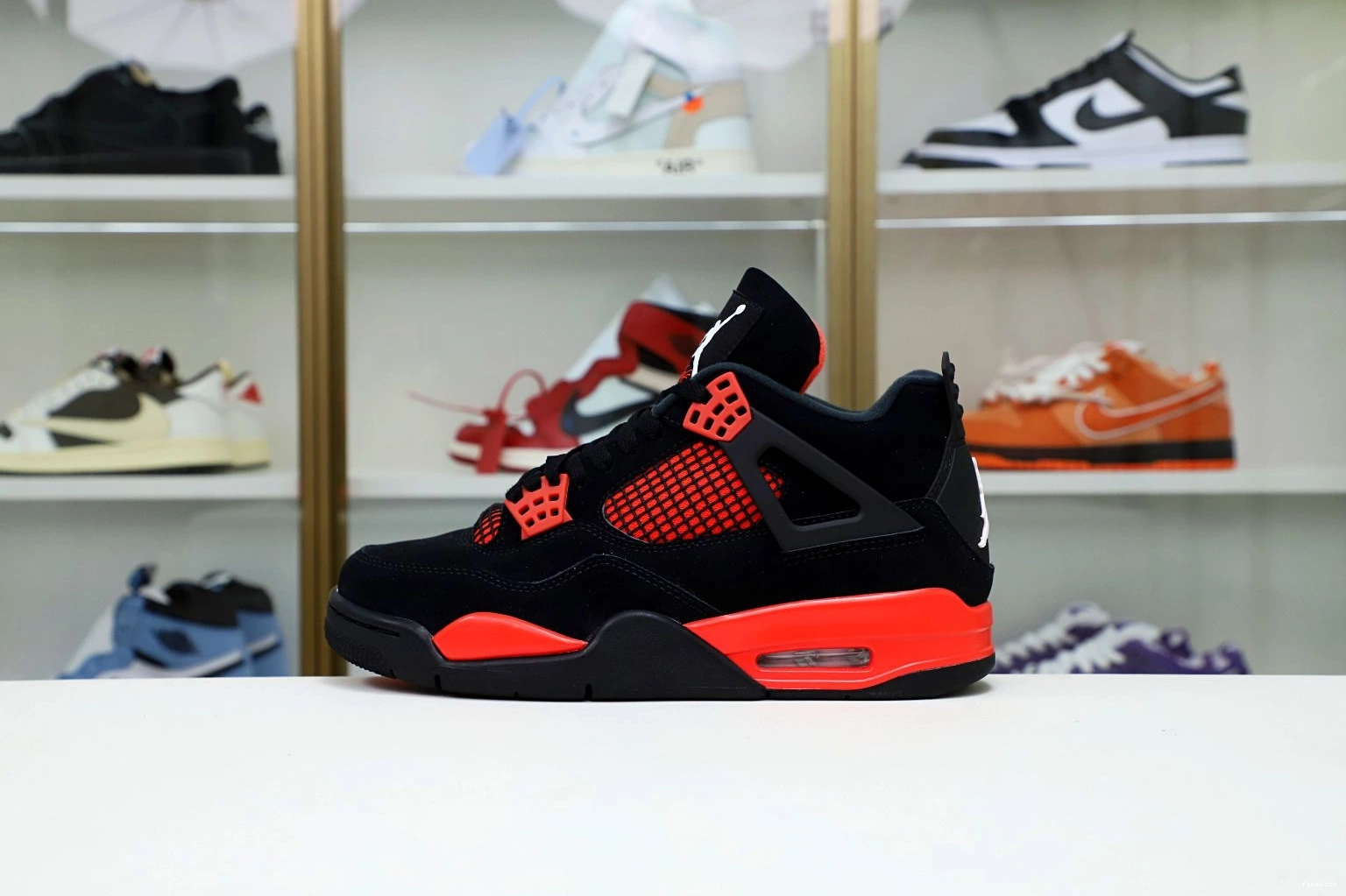 RETRO THUNDER' AIR JORDAN 4 'RED 1224